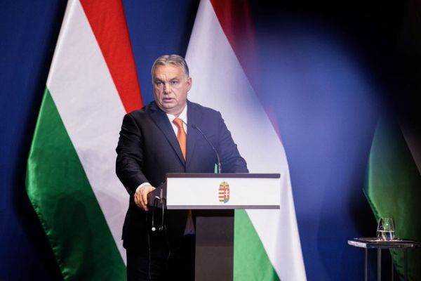 Mass-media: Mii de manifestanţi cer, la Budapesta, demisia premierului Viktor Orban