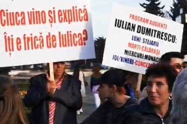 Protest la Ploiești împotriva preşedintelui Consiliului Județean, cercetat de DNA pentru fapte de corupţie