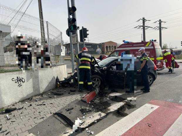 Accident grav în Argeș, la Mioveni. Două ambulanțe sunt la fața locului