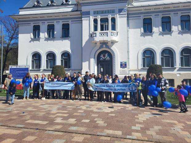 VIDEO. Marș de solidaritate pentru persoanele cu autism, în centrul Piteștiului