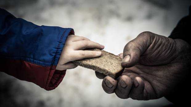 România este pe primul loc la nivel european în topul țărilor în care copiii și tinerii sunt foarte afectați de sărăcie 