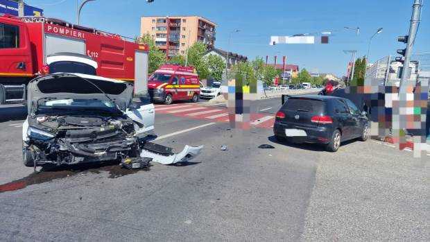Accident la Mioveni. Două mașini avariate