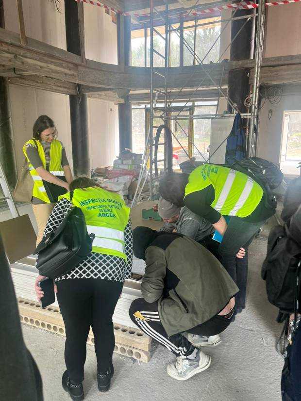 ITM Argeș. 45 de persoane prinse muncind „la negru” în construcții