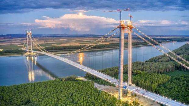 Podul peste Dunăre de la Brăila a crăpat din nou