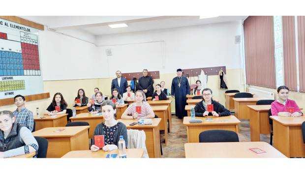 Peste 200 de elevi au participat la Olimpiada de Religie, faza judeţeană