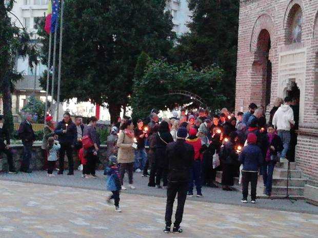 Piteşti. Credincioşii au cântat Prohodul Domnului la Biserica „Sfântul Gheorghe”