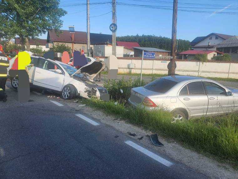 Accident cu două mașini și trei victime. Aproape de Pitești