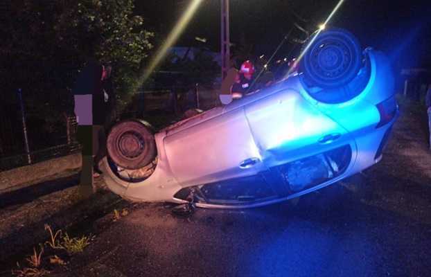 Șoferul muscelean care a răsturnat mașina era băut și a părăsit locul faptei