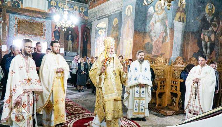 Slujbă arhierească în Duminica Tomii la Mănăstirea Glavacioc
