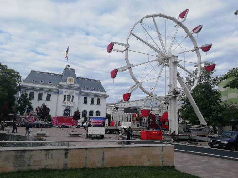 Distracția vine la Pitești cu Roata panoramică!