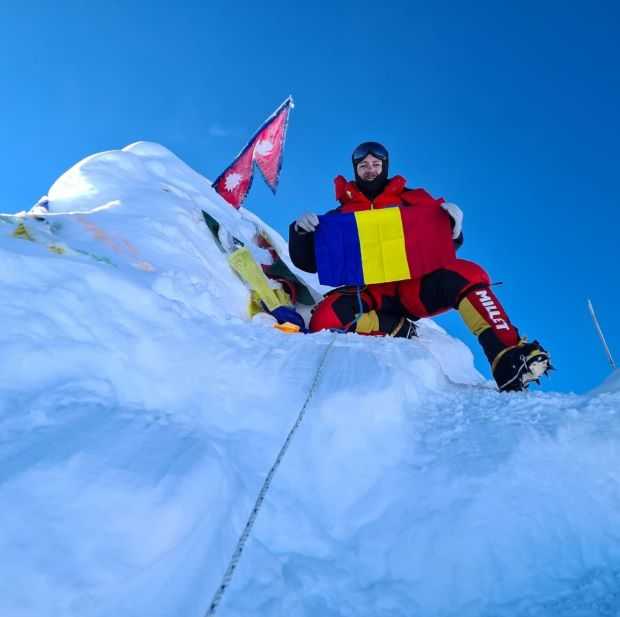 Un alpinist român a murit într-o tabără de pe Everest