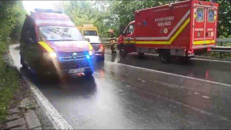 Video. Accident în Argeş. Cinci copii, duşi la spital!