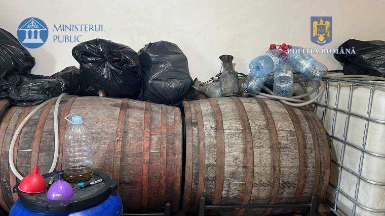 Argeș. 800 litri de alcol, descoperite la o percheziție domiciliară!