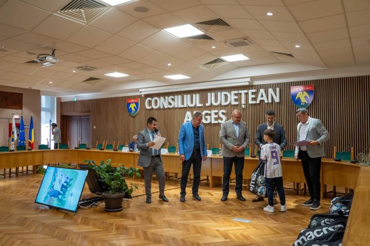 Juniorii de la FC Argeș, premiați de Consiliul Județean