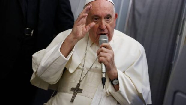 Papa Francisc, nouă gafă la o întâlnire cu 200 de preoţi: „Gay-ii sunt nişte băieţi buni (…), dar e mai bine să-i orientăm către un psiholog”