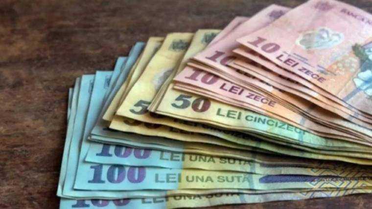 Numărul bancnotelor false aflate în circulație în România, în creștere