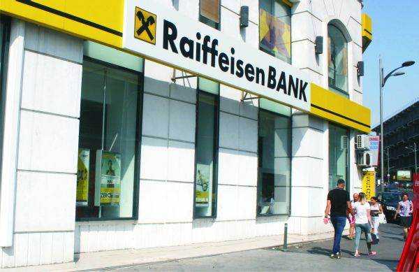 Raiffeisen Bank, amendată cu peste 2 milioane de euro pentru deficienţe în controalele privind spălarea banilor