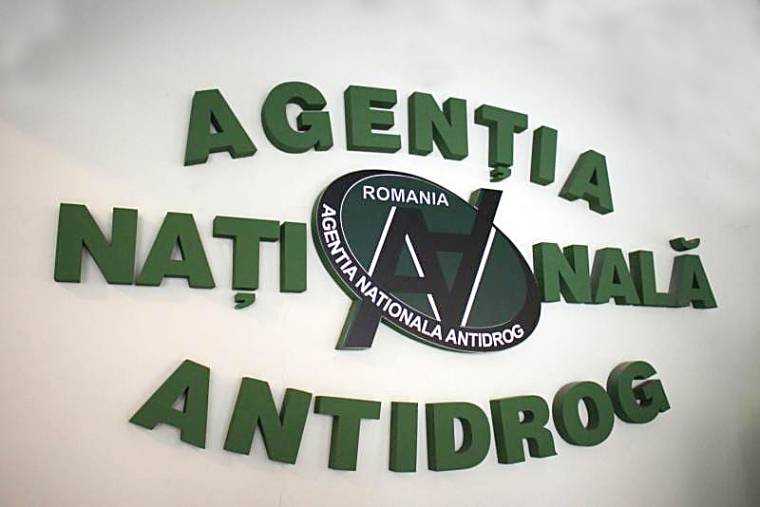 Directorul Agenției Naționale Antidrog atribuie contracte „cu dedicație”, doar unei anumite societăți, cu încălcarea legii