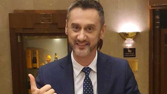 Primarul ales De Mezzo (PNL) afirmă că în cazul demisiei primarului în funcţie al Slatinei se va face un audit: „Recomand să stăm cu ochii pe televizoare”