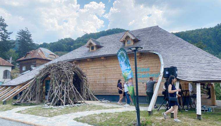 Eveniment de marcă al Fundaţiei „Conservation Carpathia”. La Rucăr s-a deschis Centrul de vizitare „Casa Castorului”