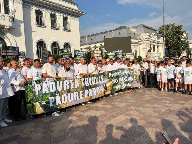 Miting la Pitești pentru Pădurea Trivale – pădure-parc. Gentea: „Noi avem un singur interes”