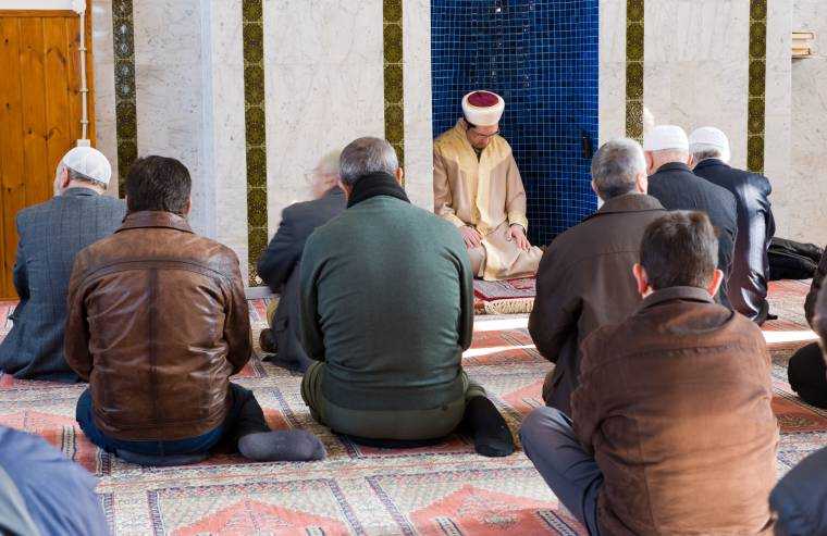 O importantă asociație musulmană interzisă în Germania pe motiv că urmărea să provoace o revoluție islamică