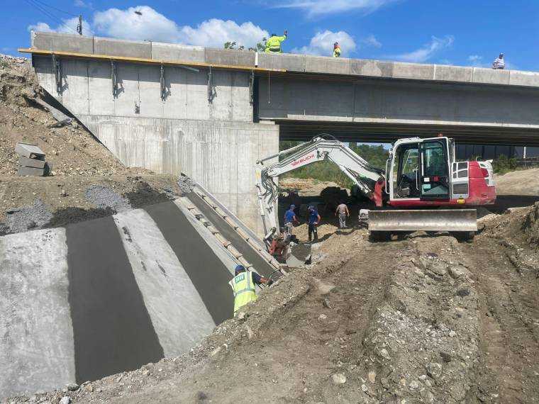 Pitești. Trafic rutier închis până luni în zona podului peste pârâul Bascov