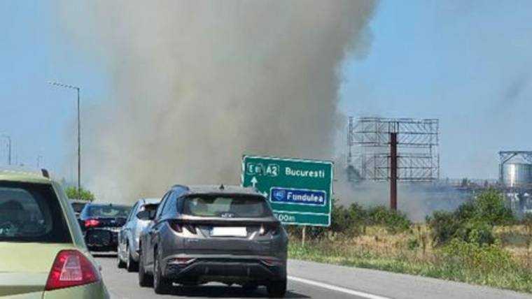Incendiu de proporții pe Autostrada Soarelui. Traficul rutier întrerupt pe ambele sensuri