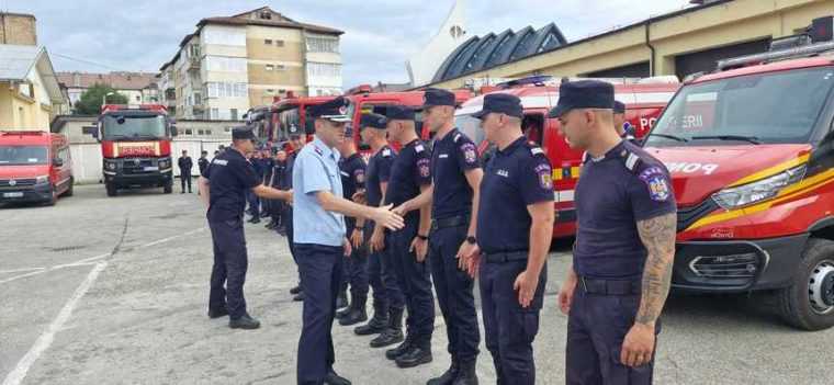 Pompieri români, în misiune pentru stingerea incendiilor în Grecia