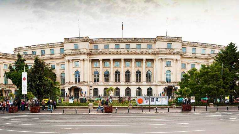 Directorul Muzeului Național de Artă din București, acuzat de hărțuire sexuală