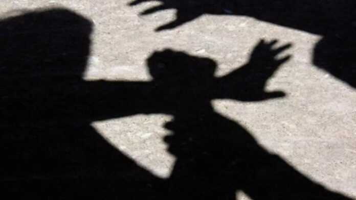Profesoară din Cluj, acuzată că a tras de păr, a trântit de pe scaun şi a jignit o elevă 