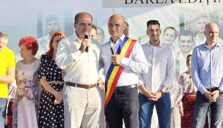 Ansamblurile folclorice au încântat publicul la „Hora ca la Bârla”