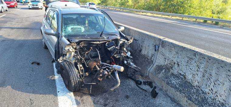 Accident rutier la Podul Viilor, intrarea spre A1. O persoană are nevoie de îngrijiri medicale