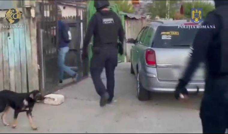 Video. Trei argeșeni – arestați într-un dosar de pornografie infantilă