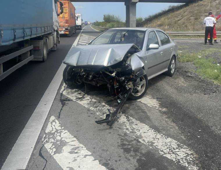 Accident pe A1, lângă Pitești. Un camion a izbit un autoturism