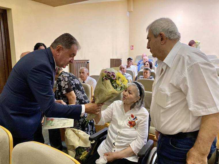 Pitești. Fidelitatea în căsnicie, onorată de Primărie. Emoții la Filarmonică