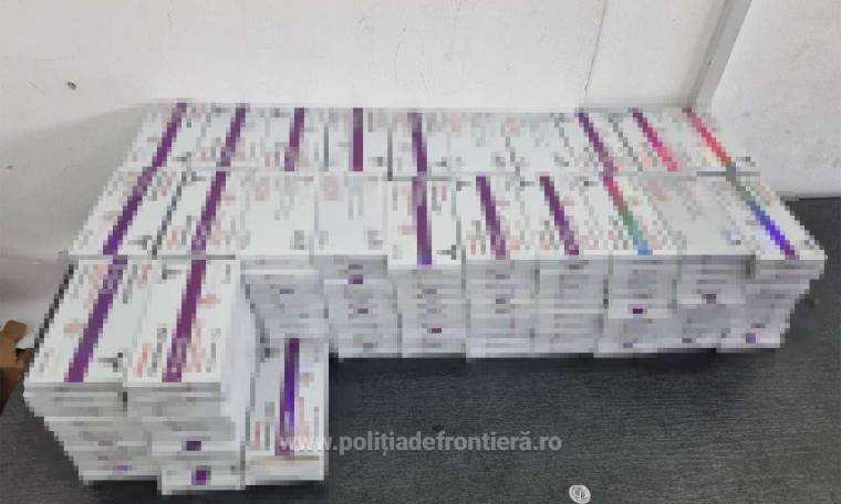 Peste 2.000 de fiole de steroizi anabolici, găsite în maşina unei firme de curierat