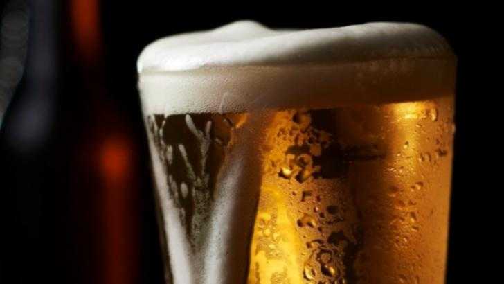 Peste 1,8 milioane de sticle de bere, retrase de pe piață de ANPC. Neregulile descoperite