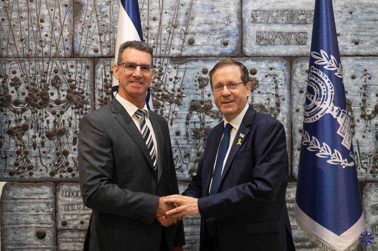 Noul ambasador al Israelului a sosit la Bucureşti: „Reprezint Israelul în ţara în care s-au născut părinţii mei”