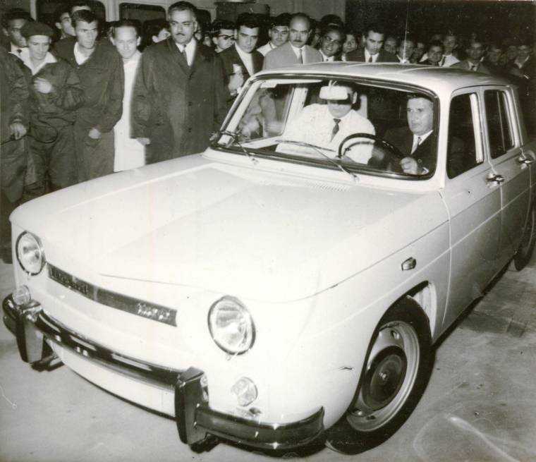  20 August 1968: Pe poarta uzinei de la Colibaşi (Piteşti) a ieşit primul autoturism românesc, Dacia 1100