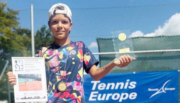 Piteşteanul William Văsîi, dublu campion la un turneu de tenis din Germania