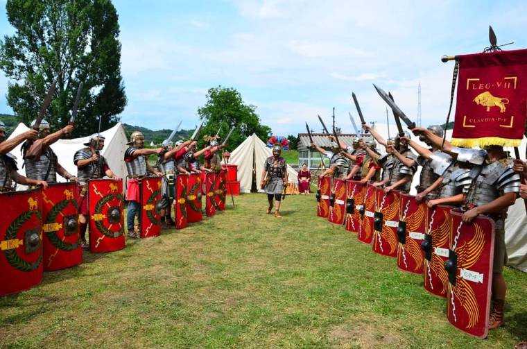 Încep luptele de gladiatori la Castrul Roman Jidova. Două zile de Transalutanus Fest lângă Câmpulung Muscel