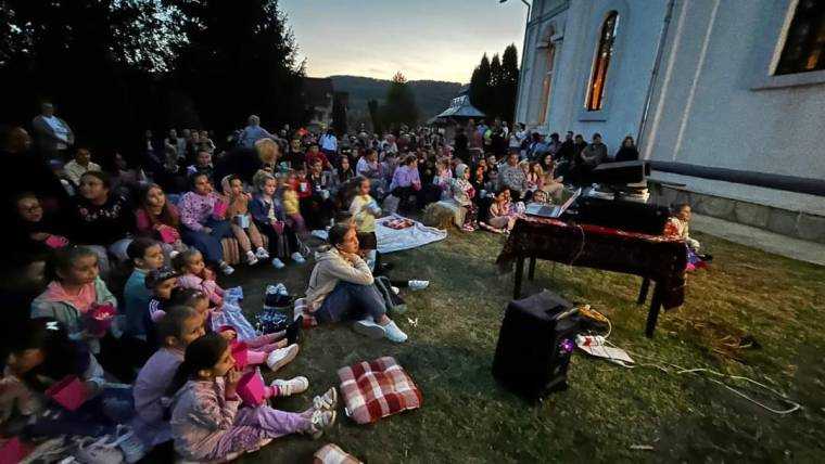 Cinema sub stele la parohia Mihăești, protoieria Mioveni