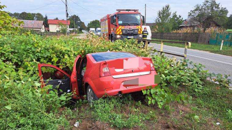 Accident în Argeș. O mașină a ajuns într-un canal