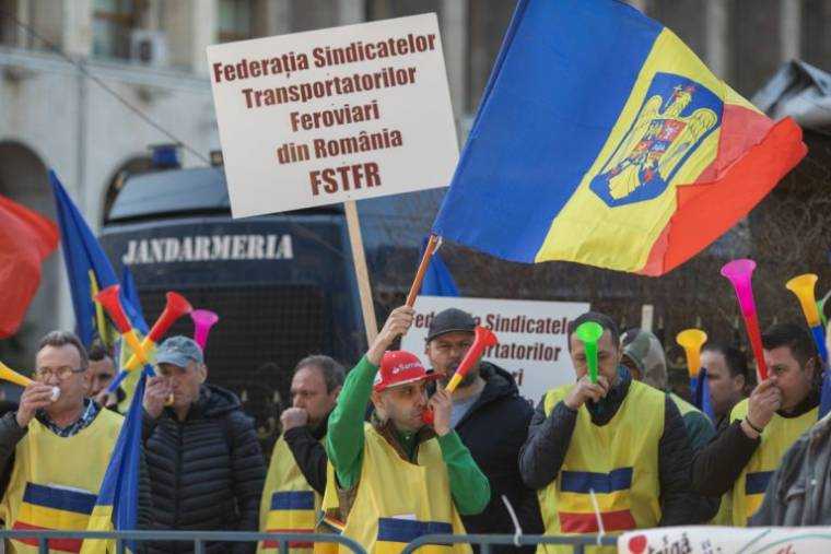 Miting de protest iniţiat de Federaţia Sindicatelor Transportatorilor Feroviari