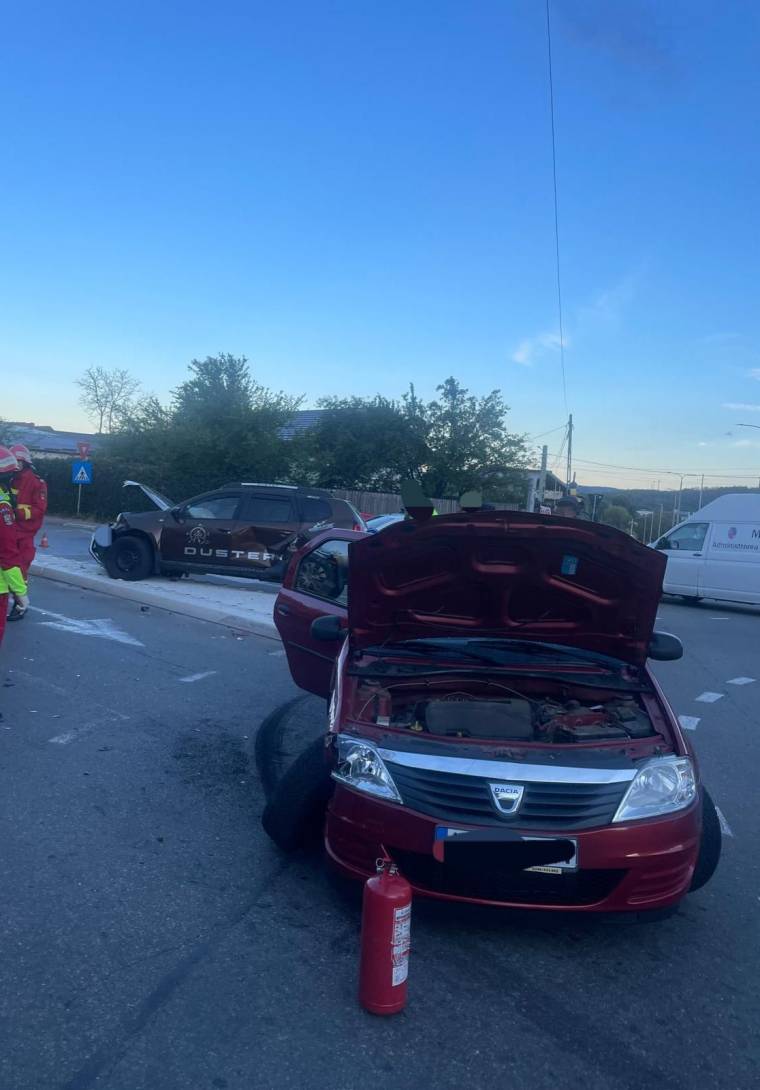 Accident în Mioveni. Două mașini s-au ciocnit