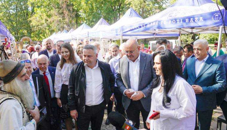 Echipa PSD, prezentă la târgul „Rod cu Spor” de la Goleşti