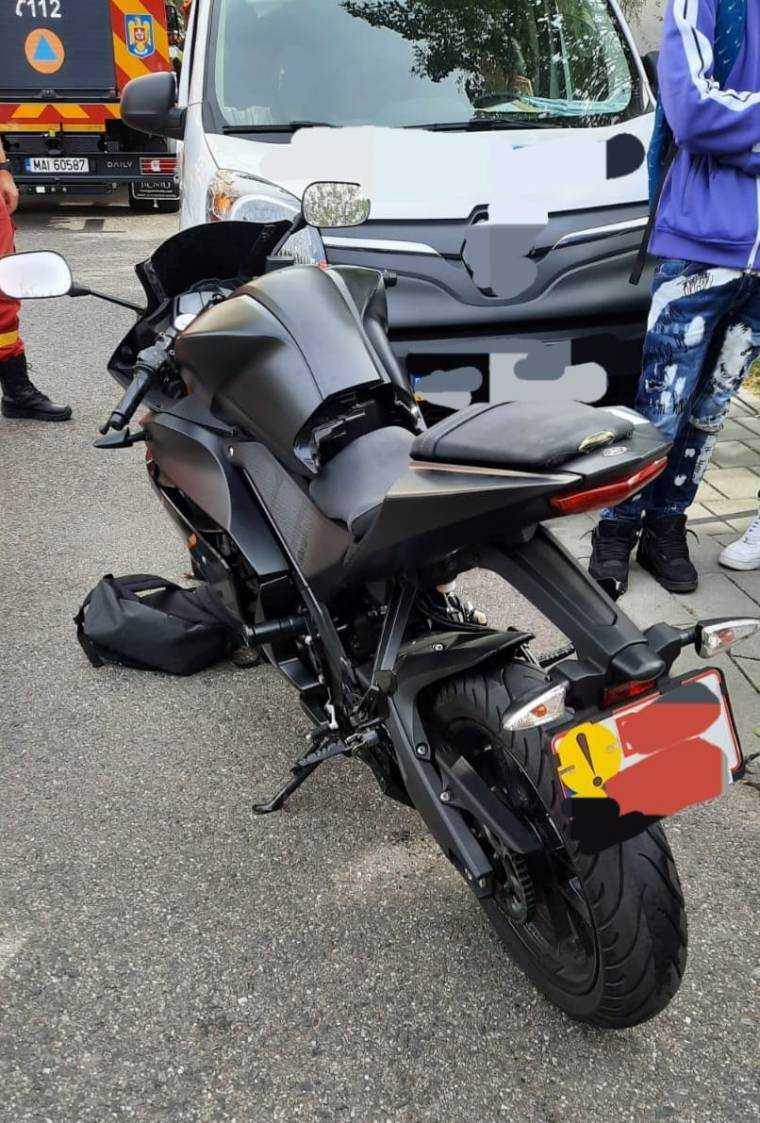 Accident la Pitești. Un tânăr motociclist, dus la spital cu SMURD-ul