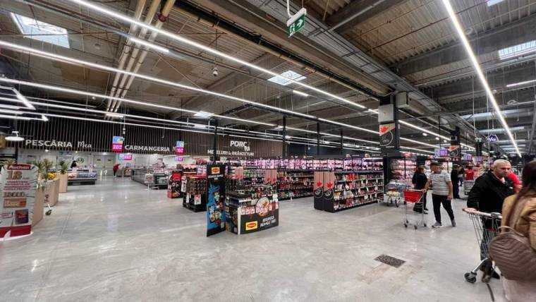 Auchan România la aniversarea de 18 ani: peste 440 de magazine, prețuri mici și acțiuni de anvergură pentru un comerț sustenabil