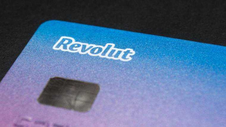 Modificare majoră pentru românii care au conturi Revolut